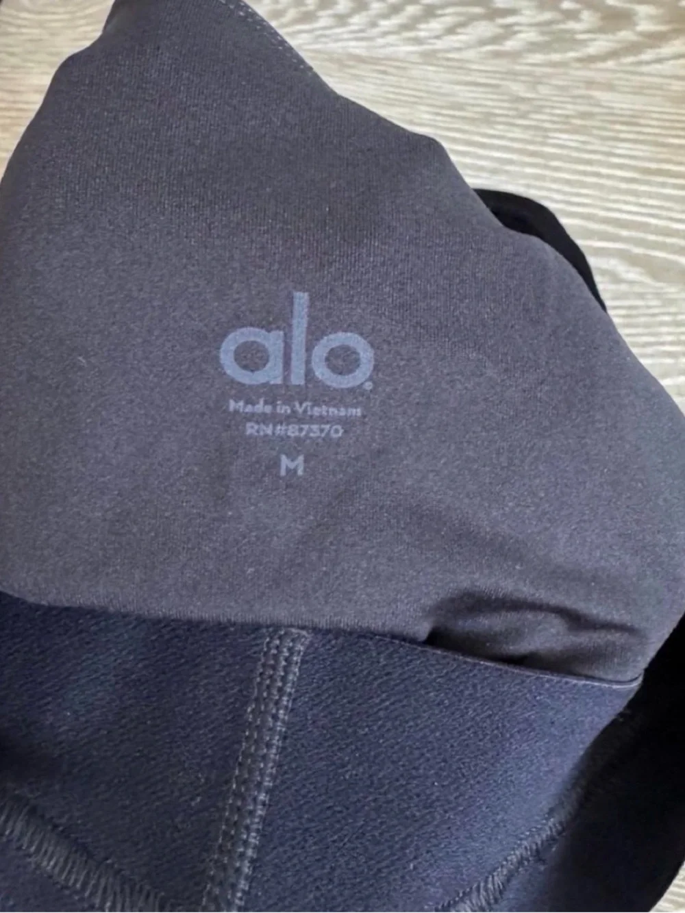 ALO Yoga sleek black